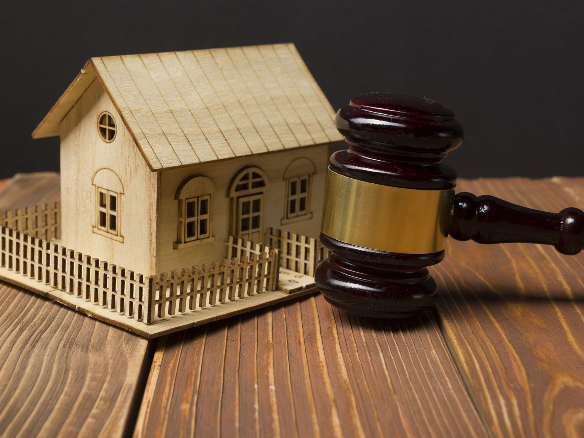 Five reasons why selling property at auction might make sense in 2016