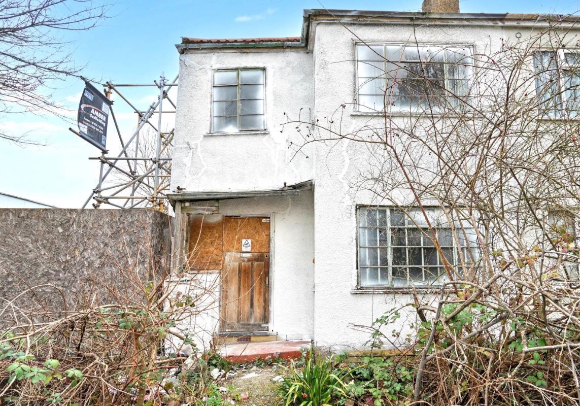 4 Berkshire Way, Mitcham, Surrey, CR4 1QT